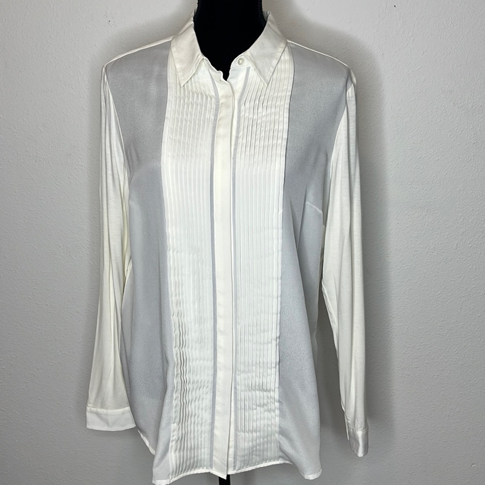Jones New York button- up women blouse size XL.